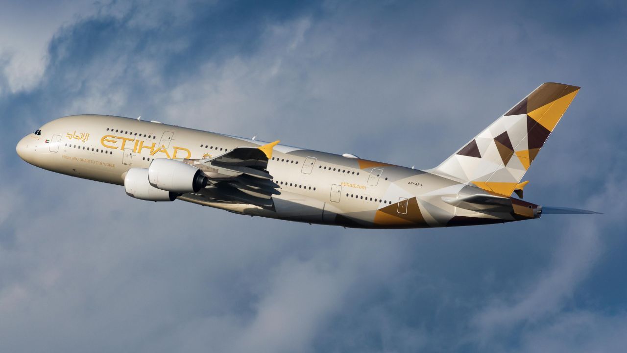 etihad airways plane