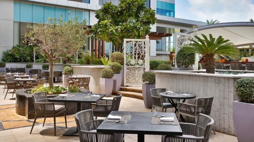 st regis abu dhabi (5) terrace on the corniche at St regis abu dhabi outdoor dining