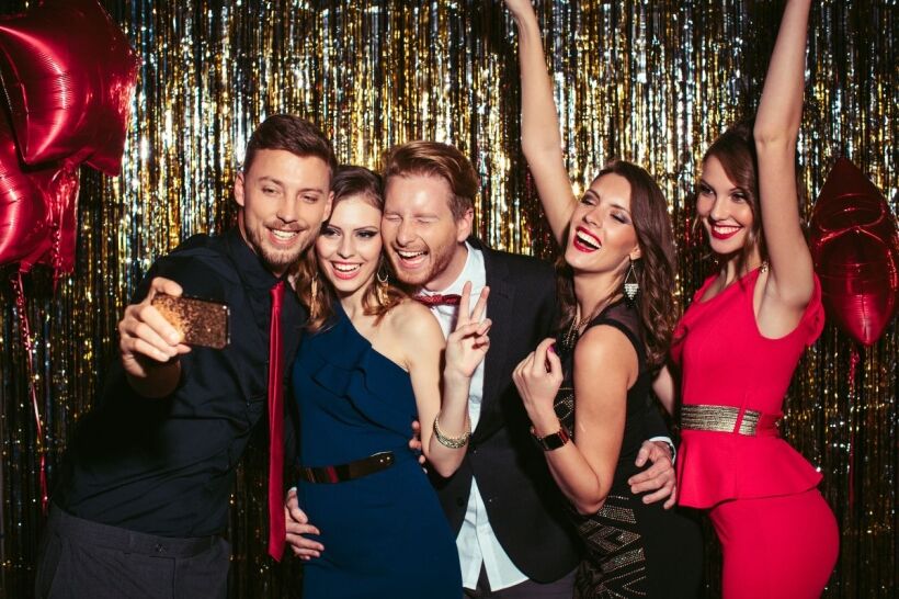 Happy hour in Abu Dhabi (1) Happy hour in Abu Dhabi with friends posing for a picture