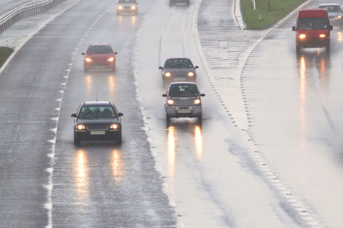 Cars in the rain Abu Dhabi Cars in the rain Abu Dhabi