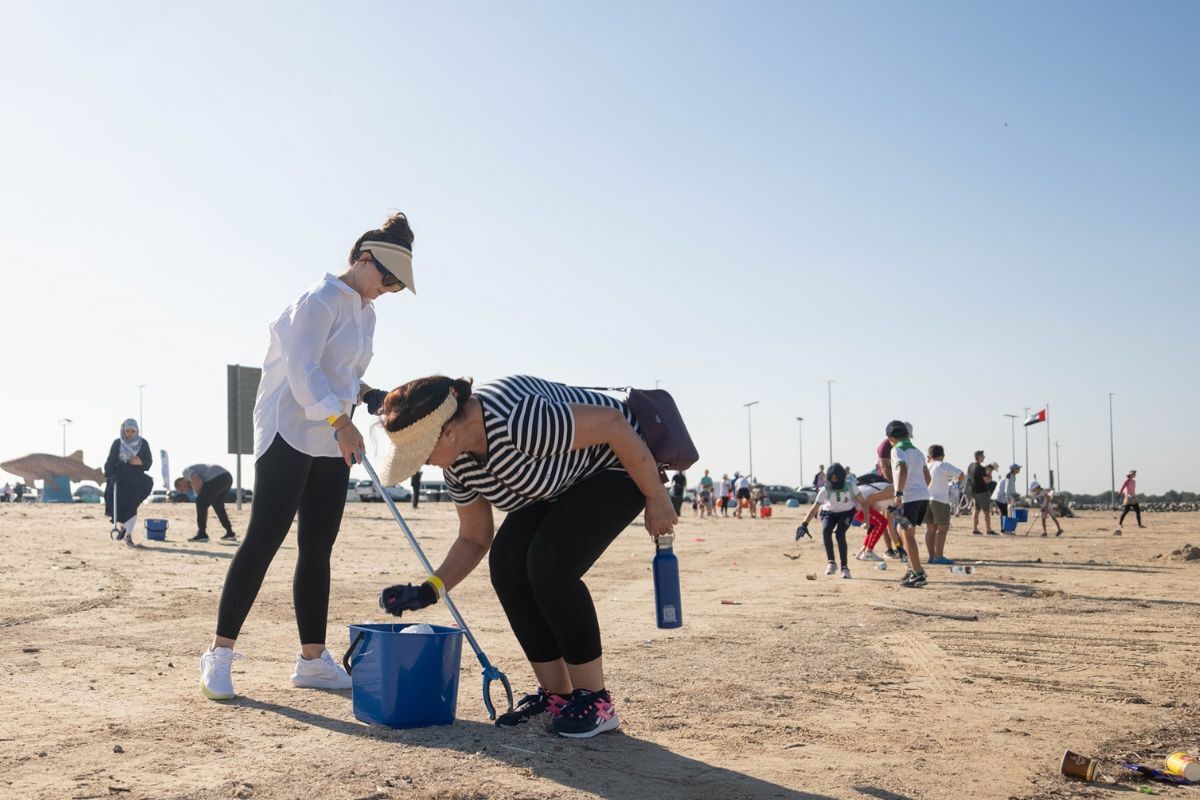 SeaWorld and Yas Island clean up (1) Miral and Yas SeaWorld Research & Rescue Center
