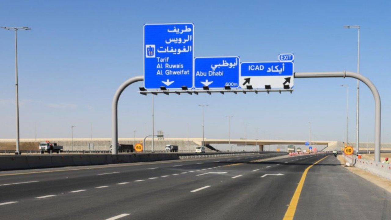 abu dhabi road (3) abu dhabi road / street no cars high way