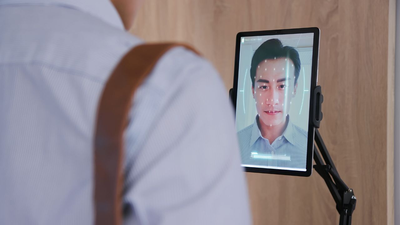 face recognition new trial implementaion hotel for face recognition