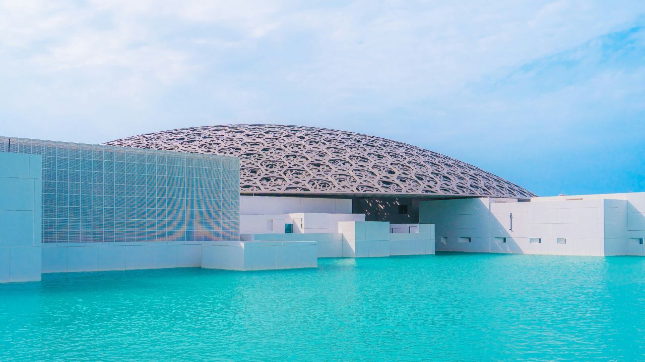 louvre exterior (2) louvre exterior shot