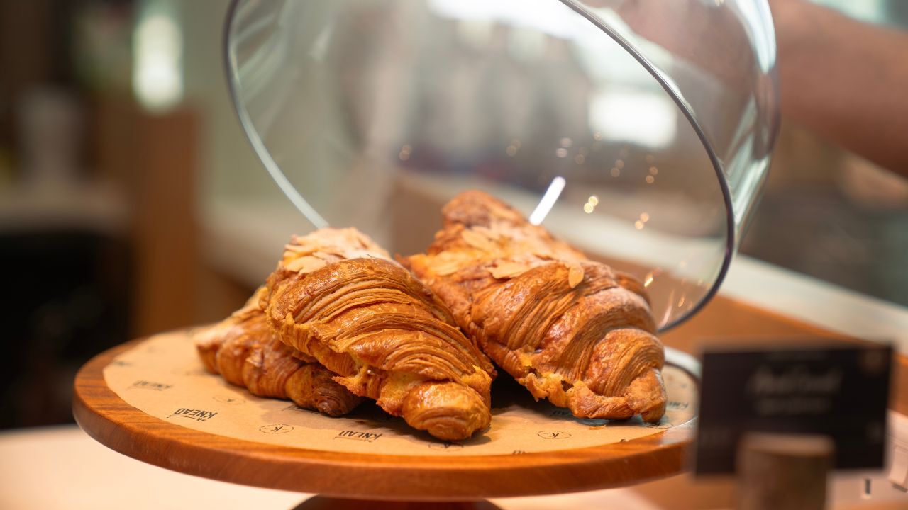 knead (5) knead pastries