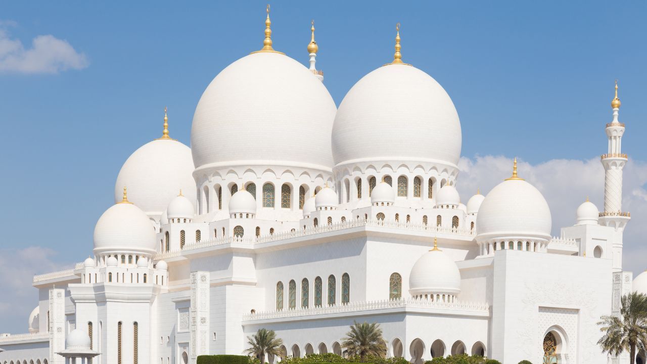 sheikh zayed grand mosque in abu dhabi
