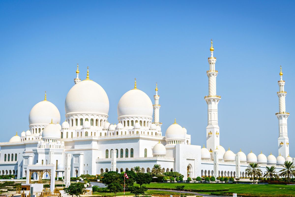 Sheikh Zayed Grand Mosque An exterior view of the Sheikh Zayed Grand Mosque in Abu Dhabi